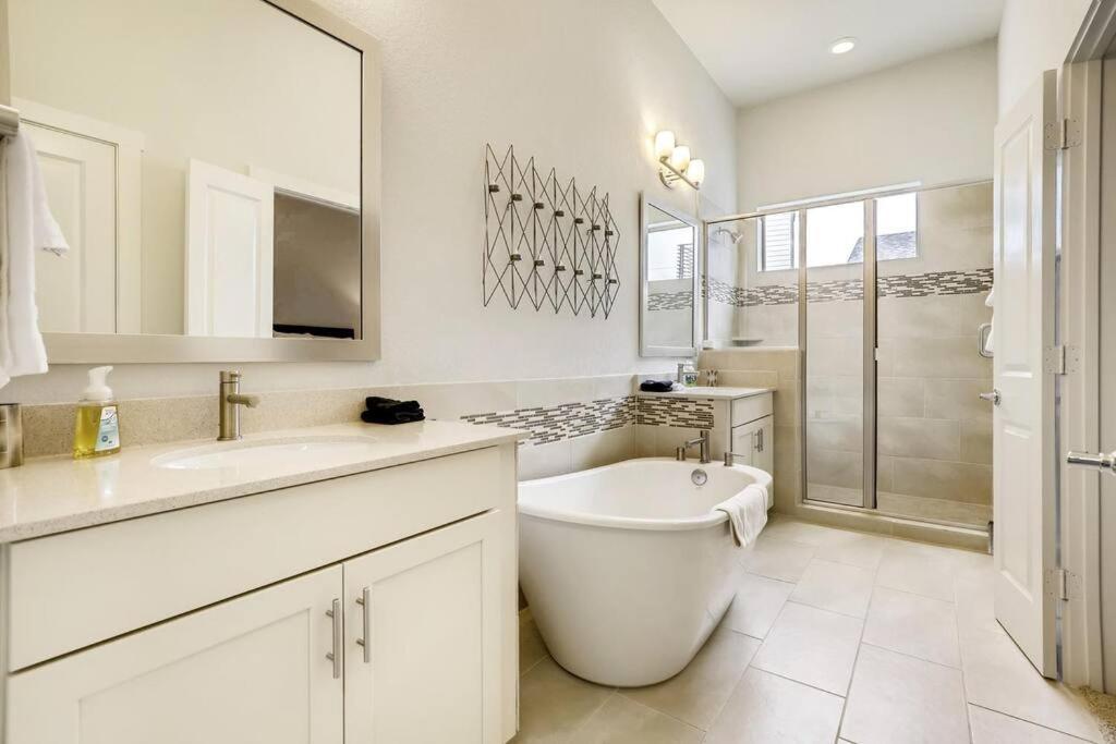 Gorgeous 4 Bed Home On St Mary'S - Minutes To Riverwalk/Pearl San Antonio Bagian luar foto
