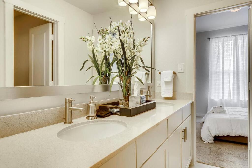 Gorgeous 4 Bed Home On St Mary'S - Minutes To Riverwalk/Pearl San Antonio Bagian luar foto