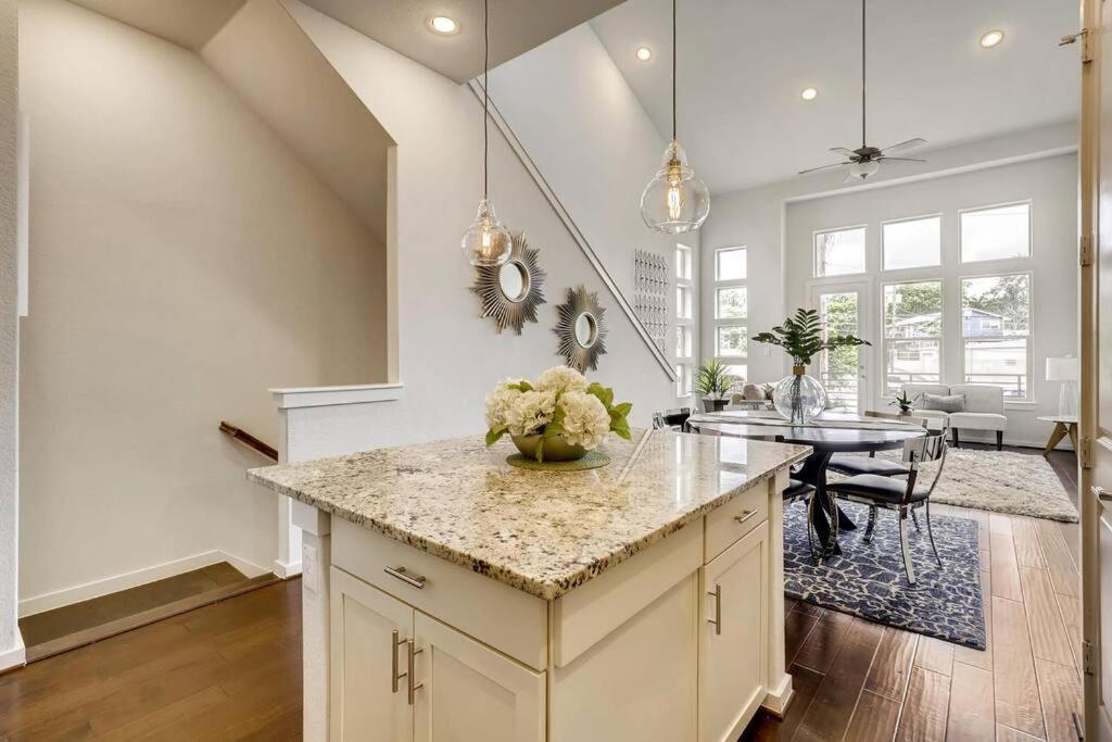 Gorgeous 4 Bed Home On St Mary'S - Minutes To Riverwalk/Pearl San Antonio Bagian luar foto