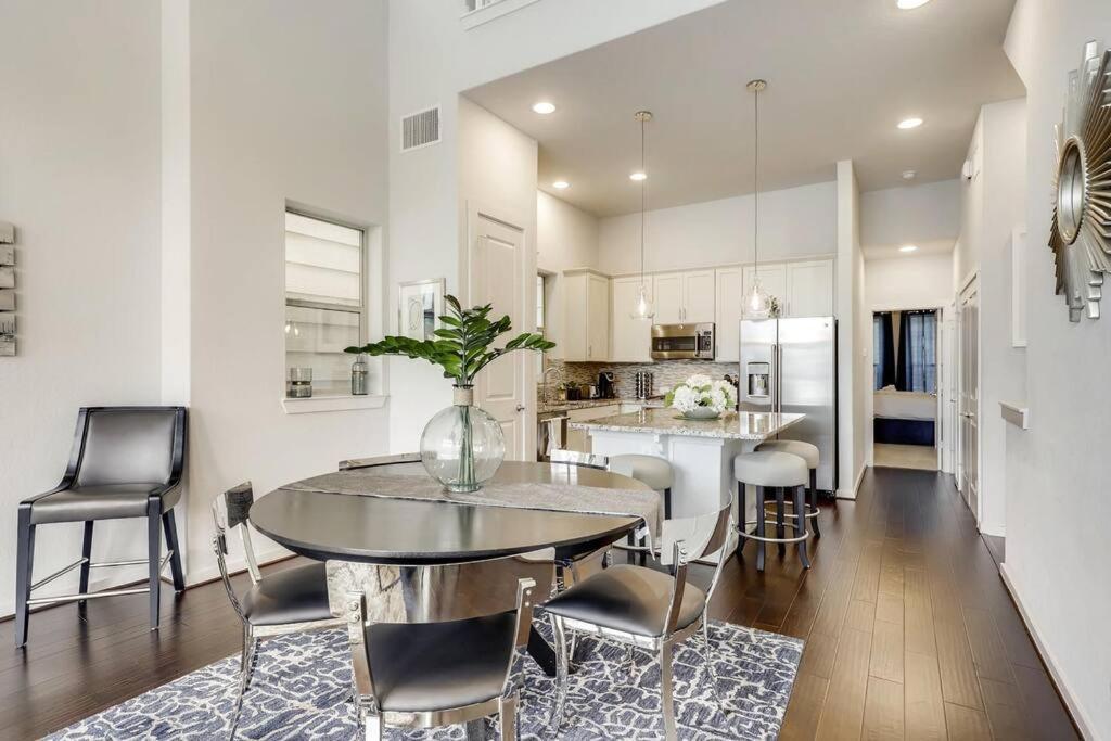 Gorgeous 4 Bed Home On St Mary'S - Minutes To Riverwalk/Pearl San Antonio Bagian luar foto
