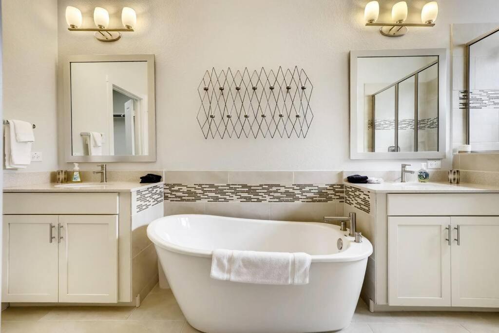 Gorgeous 4 Bed Home On St Mary'S - Minutes To Riverwalk/Pearl San Antonio Bagian luar foto