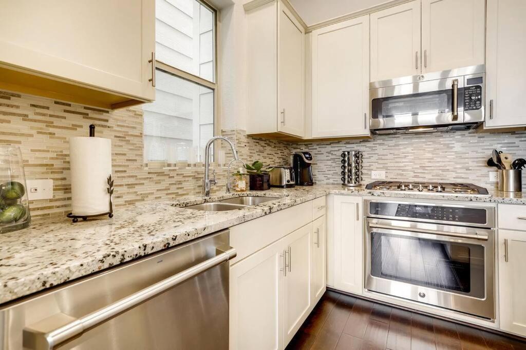 Gorgeous 4 Bed Home On St Mary'S - Minutes To Riverwalk/Pearl San Antonio Bagian luar foto